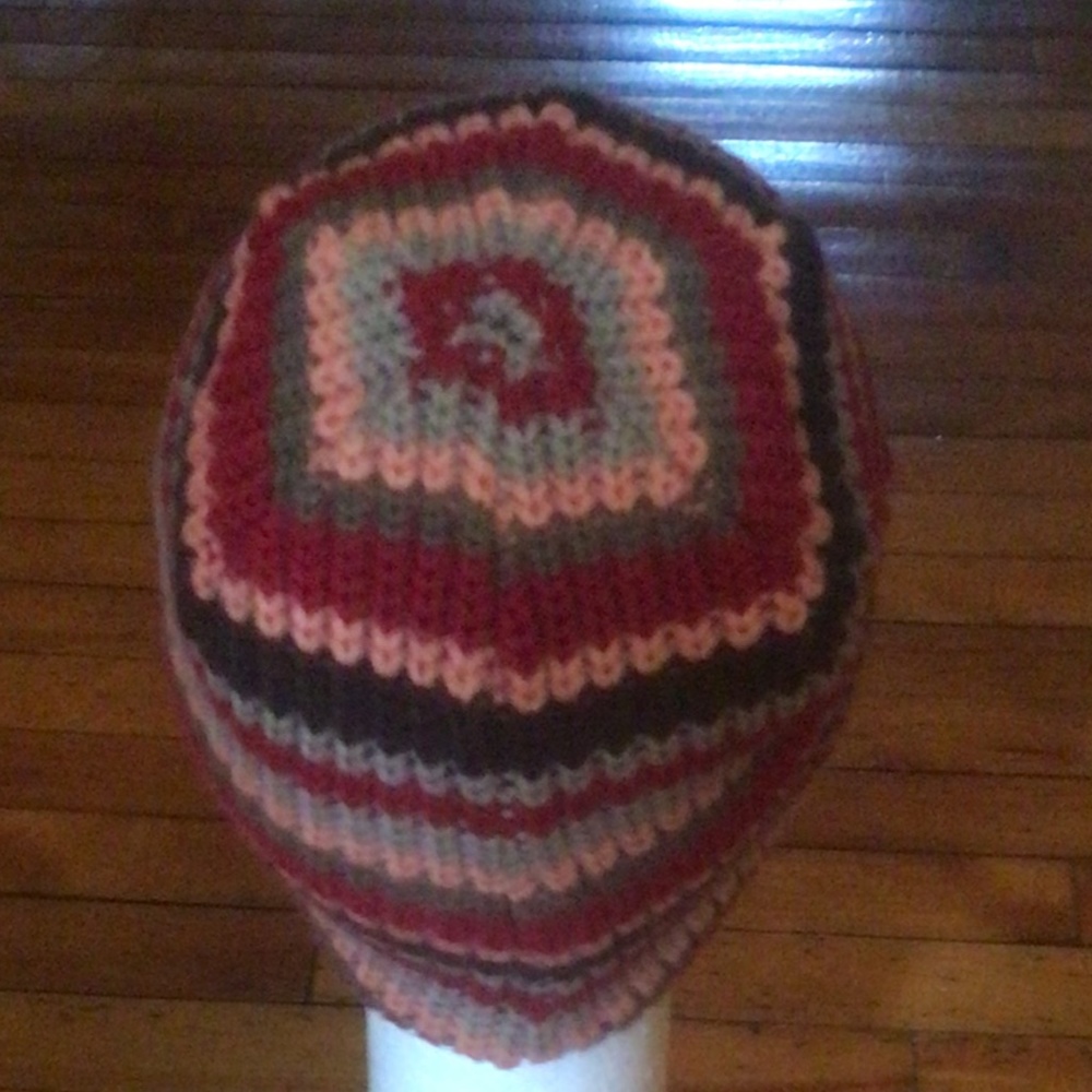Striped hat with visor - Picture 2 of 3